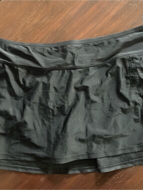Kona Sol Black swim suit skirt 24